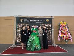 국제대회 학과 교수님들과 인증.jpg